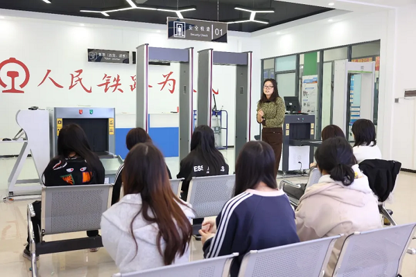 我们开课啦!实训教室满是奋进身影,现在报名,抢占学习先机!